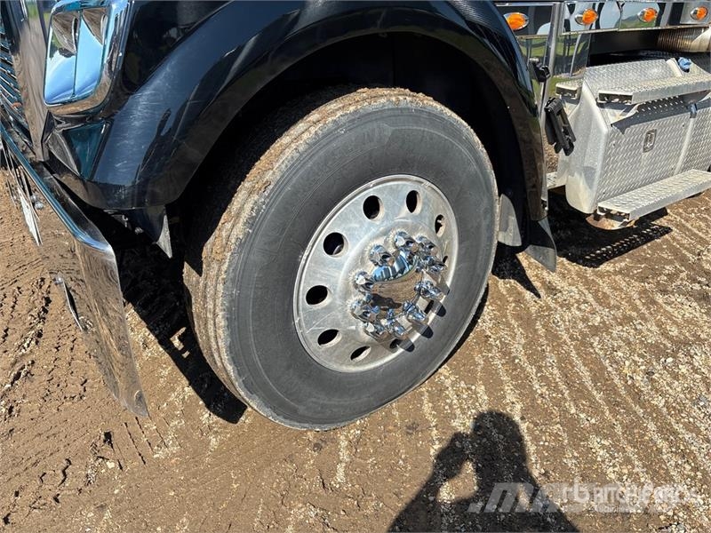 Freightliner Coronado 122SD Тягачі