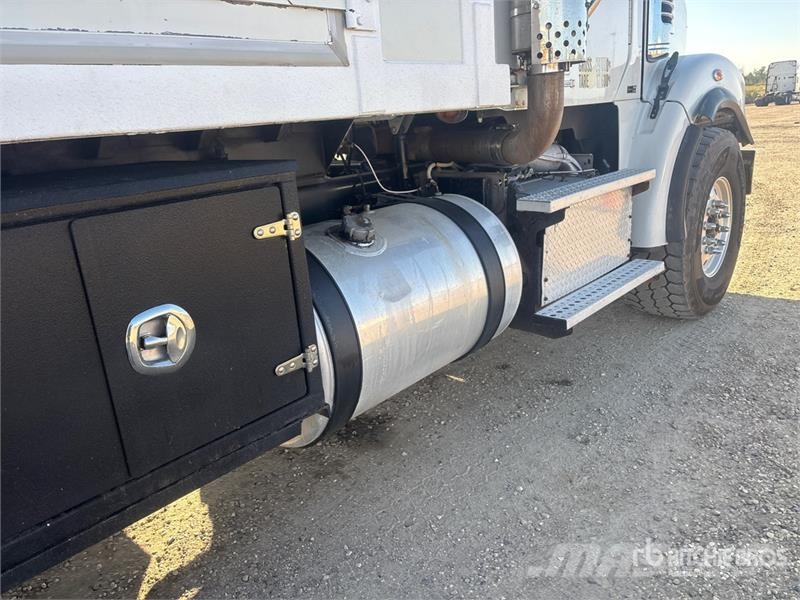 Freightliner Coronado 122 6x4 Lube Truck Tankwagen