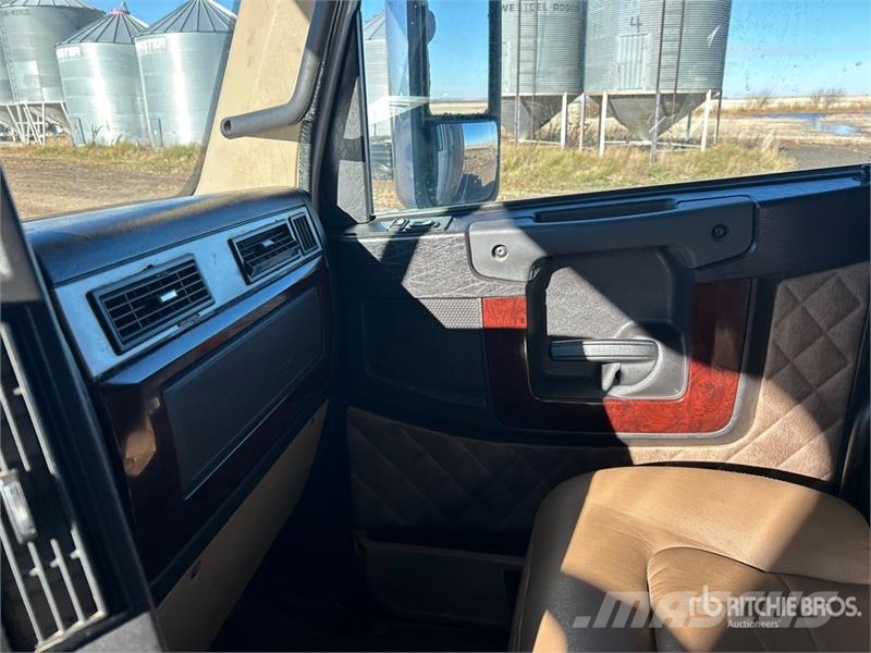 Freightliner Coronado 6x4 T/A Sleeper Truck Tractor Sadulveokid