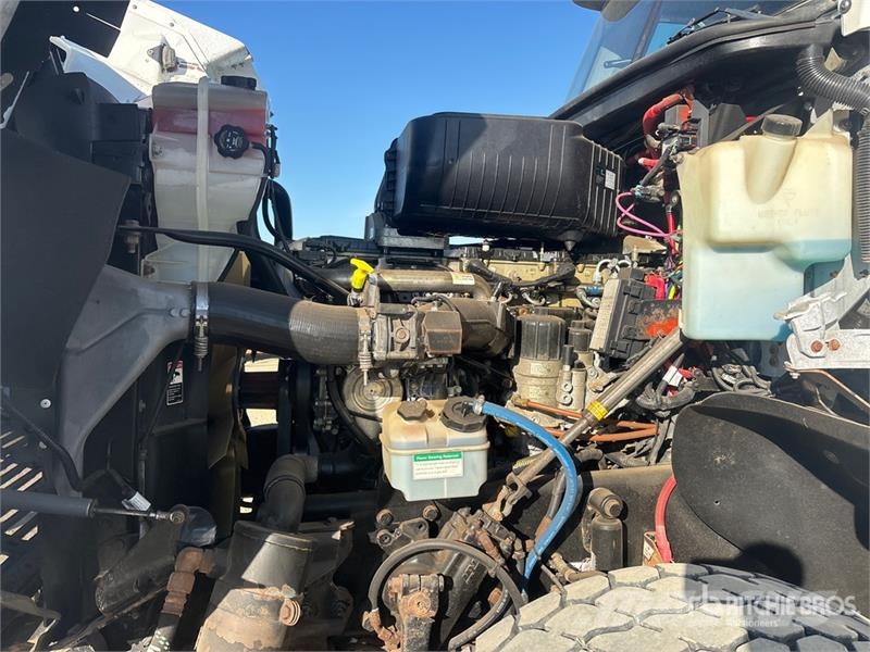 Freightliner Coronado 122 6x4 Lube Truck Tankwagen