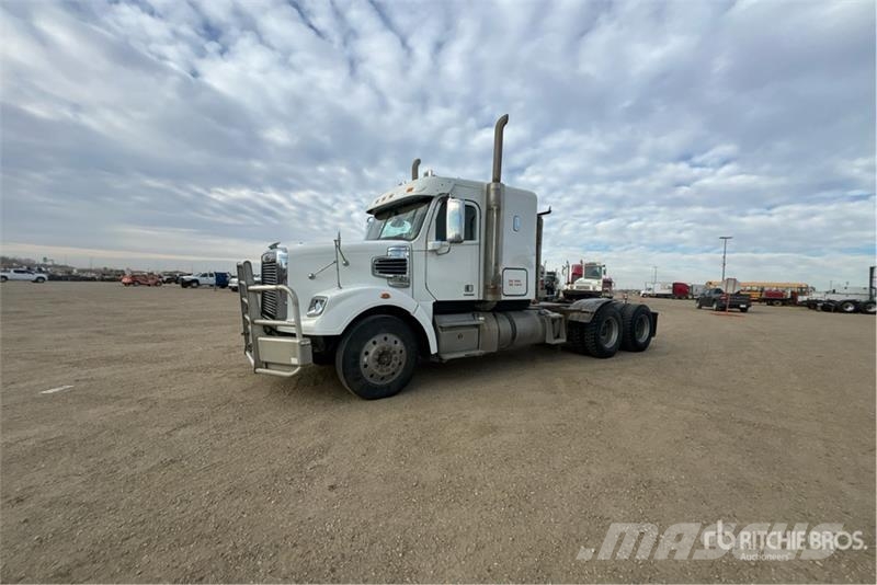 Freightliner Coronado 122 6x4 T/A Sleeper Truck Tractor وحدات الجر