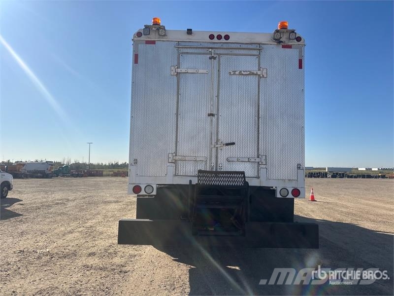 Freightliner Coronado 122 6x4 Lube Truck Tankwagen