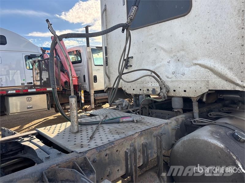Freightliner Coronado 122SD Trekkers