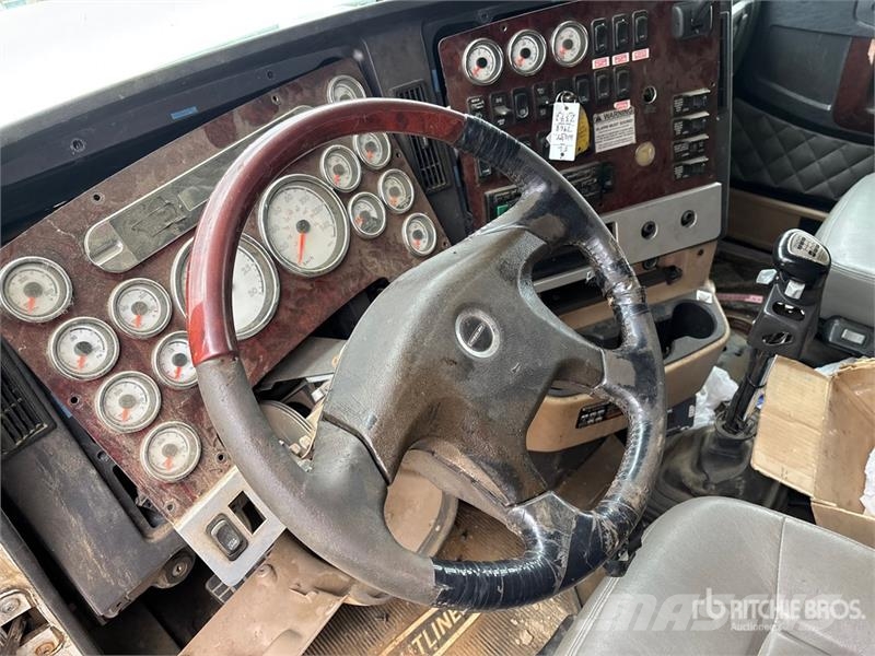 Freightliner Coronado SD 6x4 Sleeper Tanker Truck (Inoperable) Tankwagen