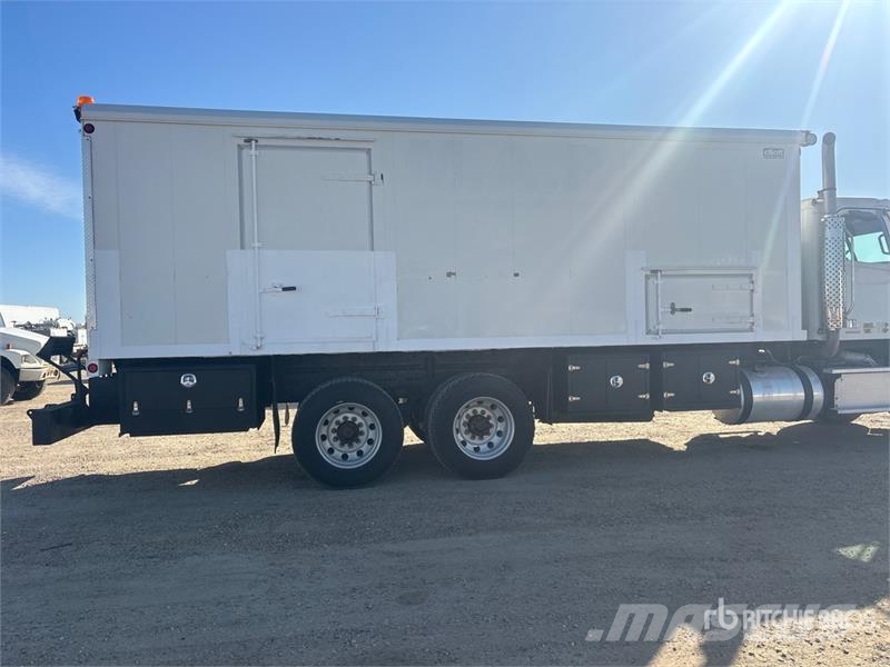 Freightliner Coronado 122 6x4 Lube Truck Tankwagen