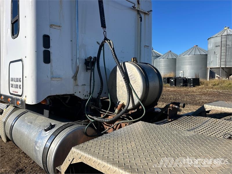 Freightliner Coronado 6x4 T/A Sleeper Truck Tractor Sadulveokid