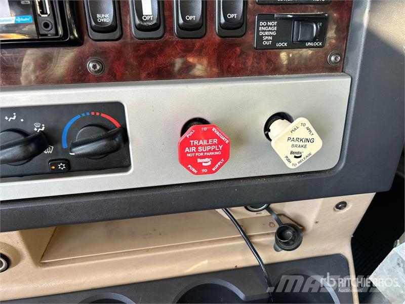 Freightliner Coronado 122 8x6 Sleeper Pressure Truck Ostali kamioni