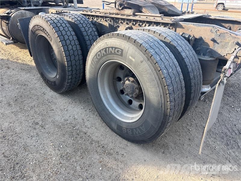 Freightliner Coronado 122SD Trekkers