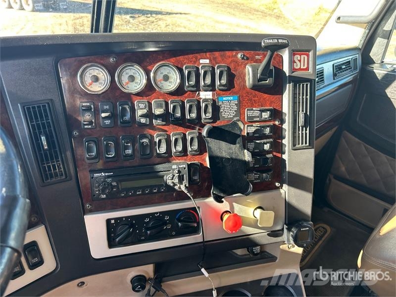 Freightliner Coronado 6x4 T/A Sleeper Truck Tractor Sadulveokid