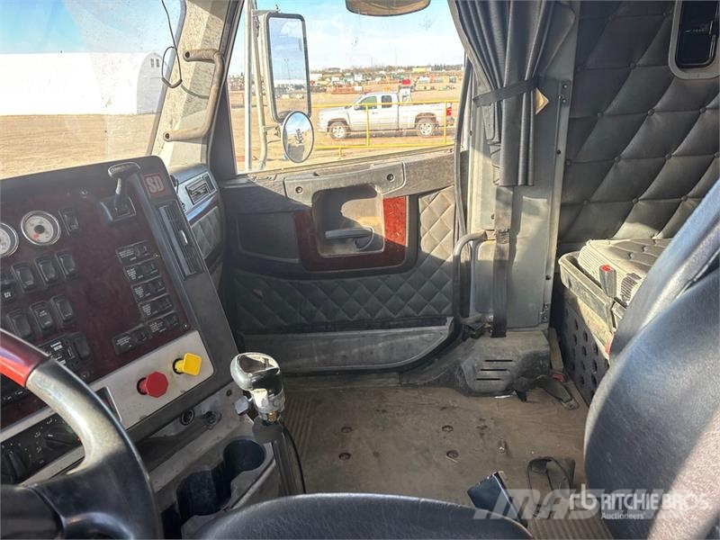Freightliner Coronado 122SD Trekkers