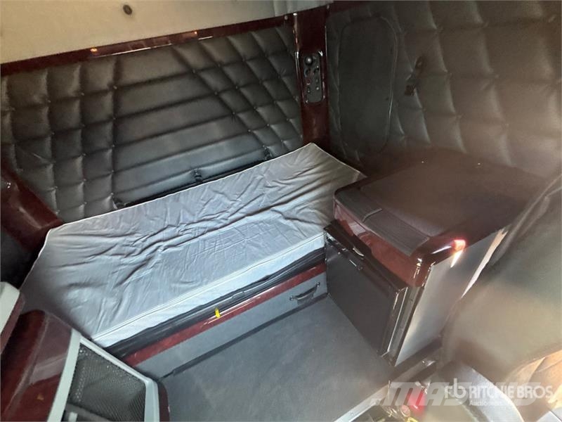 Freightliner Coronado 122SD Тягачі