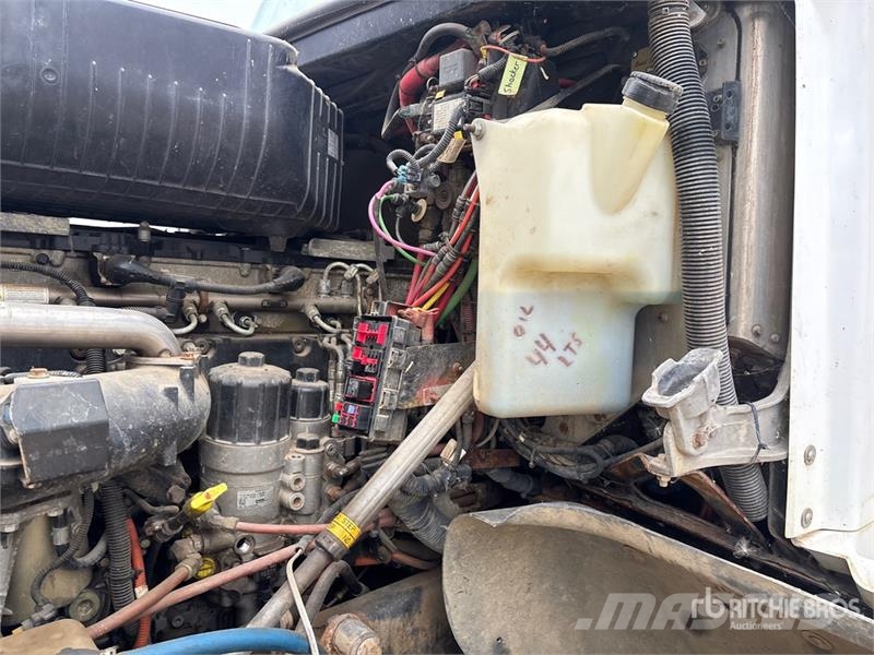 Freightliner Coronado SD 6x4 Sleeper Tanker Truck (Inoperable) Tankwagen