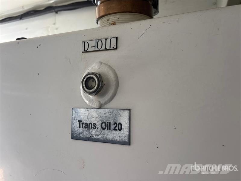 Freightliner Coronado 122 6x4 Lube Truck Tankwagen