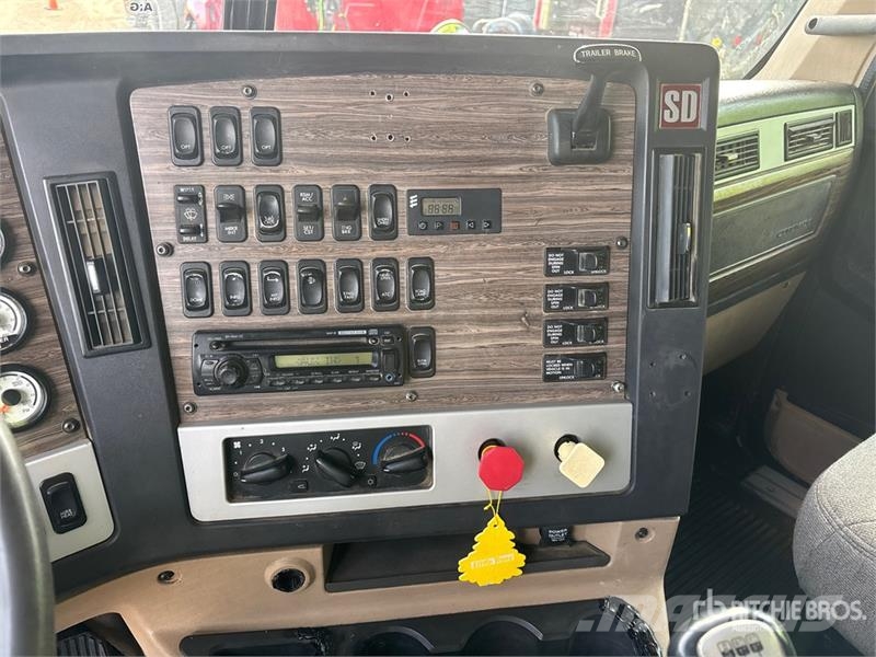 Freightliner Coronado 122 6x4 T/A Sleeper Truck Tractor وحدات الجر