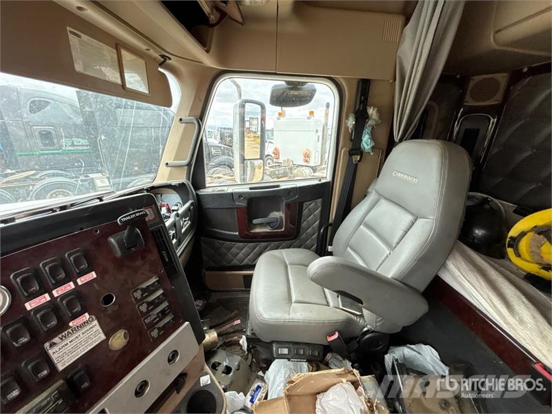 Freightliner Coronado SD 6x4 Sleeper Tanker Truck (Inoperable) Tankwagen