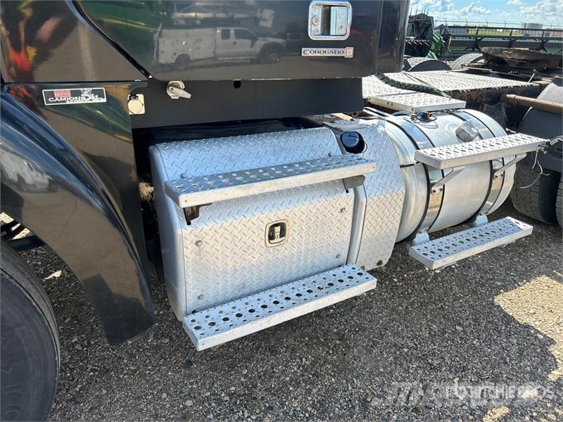Freightliner Coronado 122 Vetopöytäautot