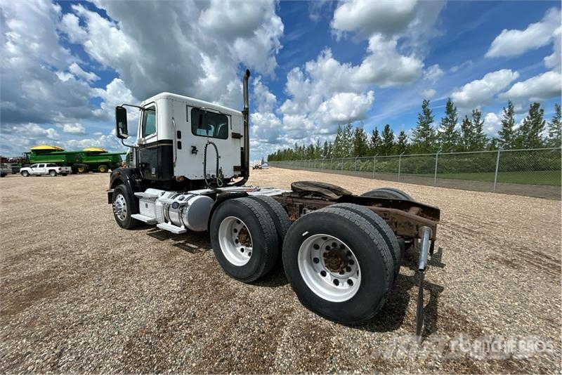 Freightliner Coronado 122 Vetopöytäautot