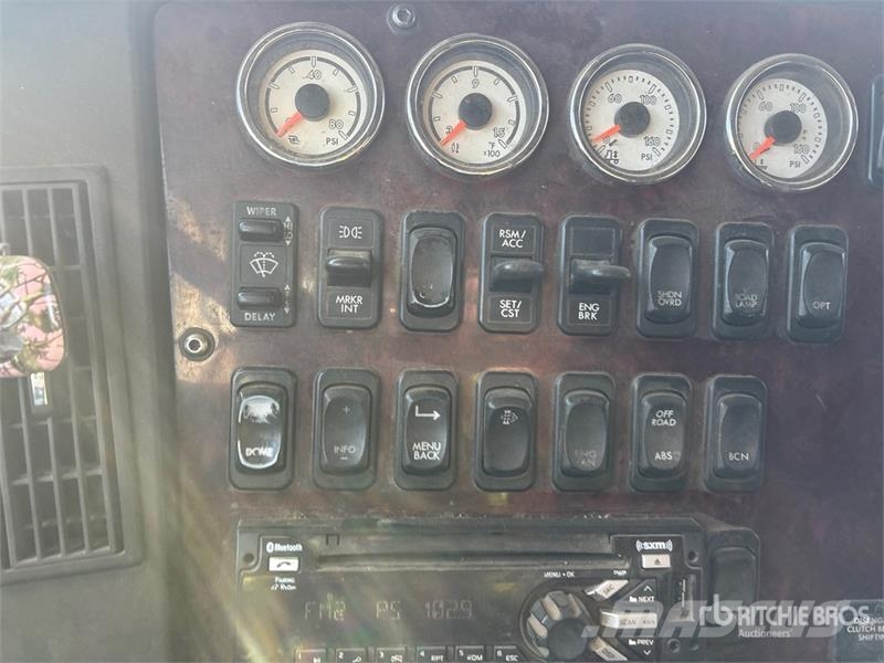Freightliner Coronado 122SD Trekkers