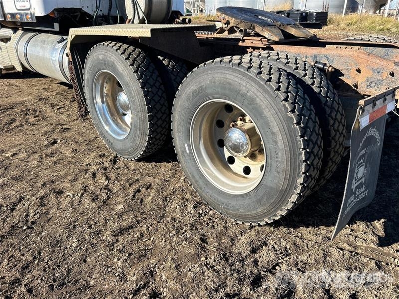 Freightliner Coronado 6x4 T/A Sleeper Truck Tractor Sadulveokid