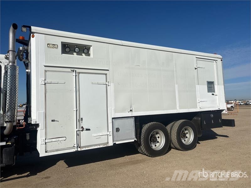 Freightliner Coronado 122 6x4 Lube Truck Грузовики-цистерны