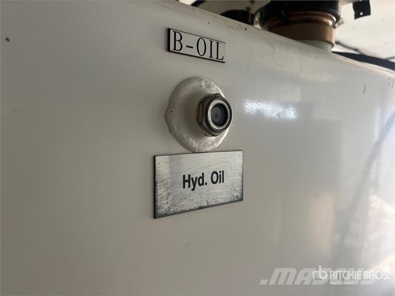 Freightliner Coronado 122 6x4 Lube Truck Tankwagen