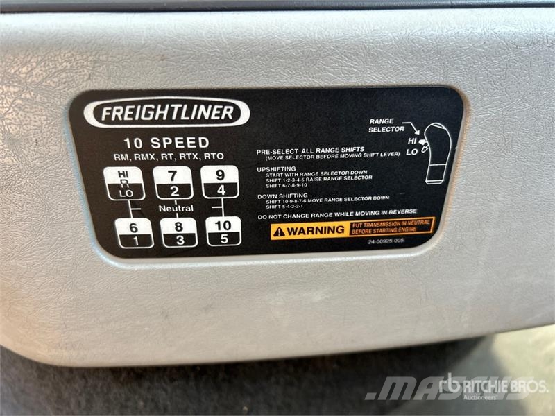 Freightliner Coronado 122 Vetopöytäautot