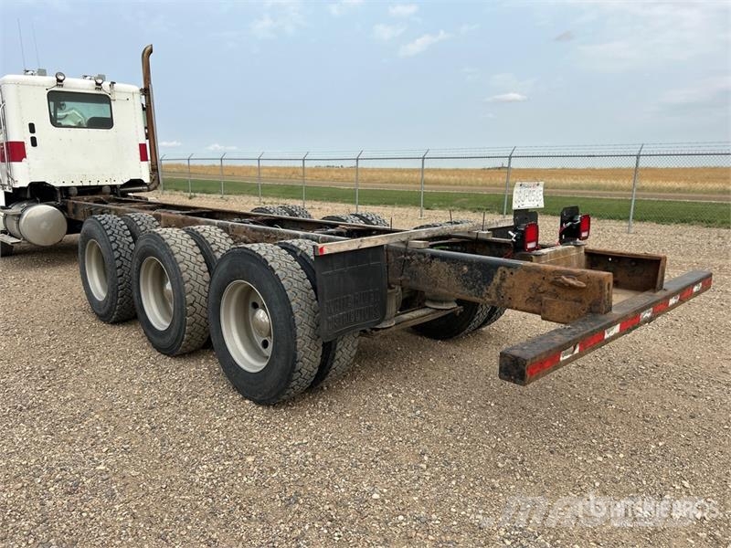 Freightliner Coronado 122SD 8x6 Cab and Chassis Hytter och interiör