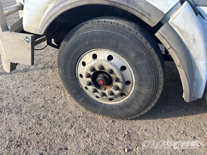 Freightliner Coronado 122SD Trekkers