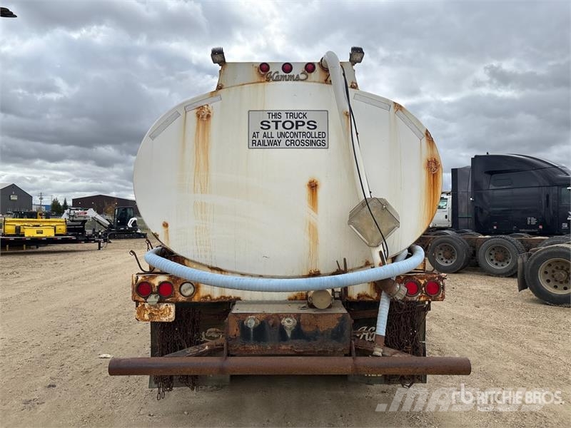 Freightliner Coronado SD 6x4 Sleeper Tanker Truck (Inoperable) Tankwagen
