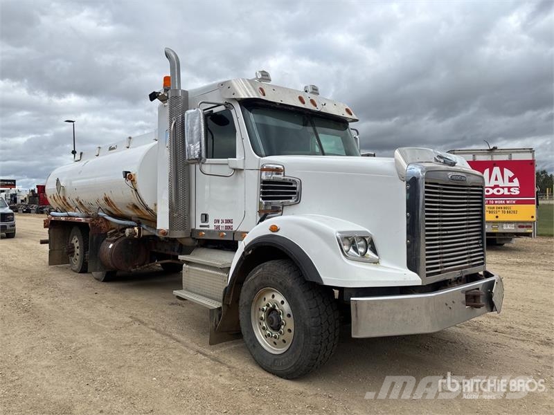 Freightliner Coronado SD 6x4 Sleeper Tanker Truck (Inoperable) Tankwagen