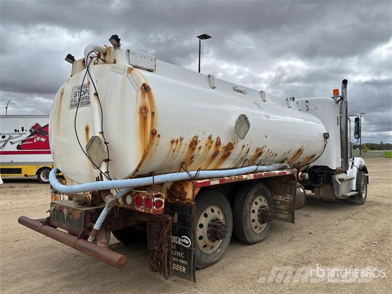Freightliner Coronado SD 6x4 Sleeper Tanker Truck (Inoperable) Tankwagen