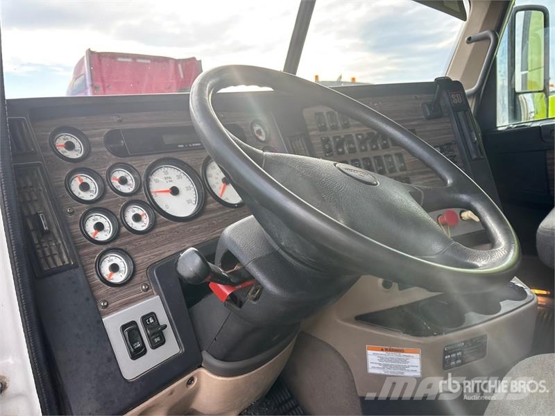 Freightliner Coronado 122 6x4 T/A Sleeper Truck Tractor وحدات الجر