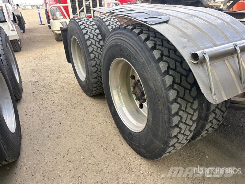 Freightliner Coronado 122 6x4 T/A Sleeper Truck Tractor وحدات الجر