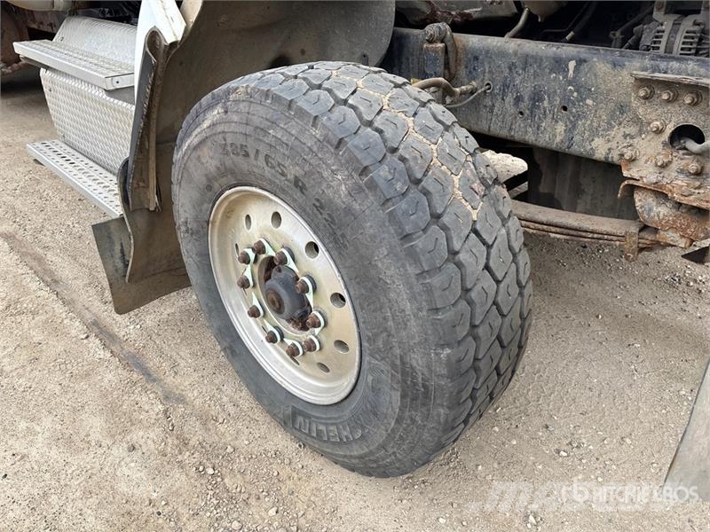 Freightliner Coronado SD 6x4 Sleeper Tanker Truck (Inoperable) Tankwagen