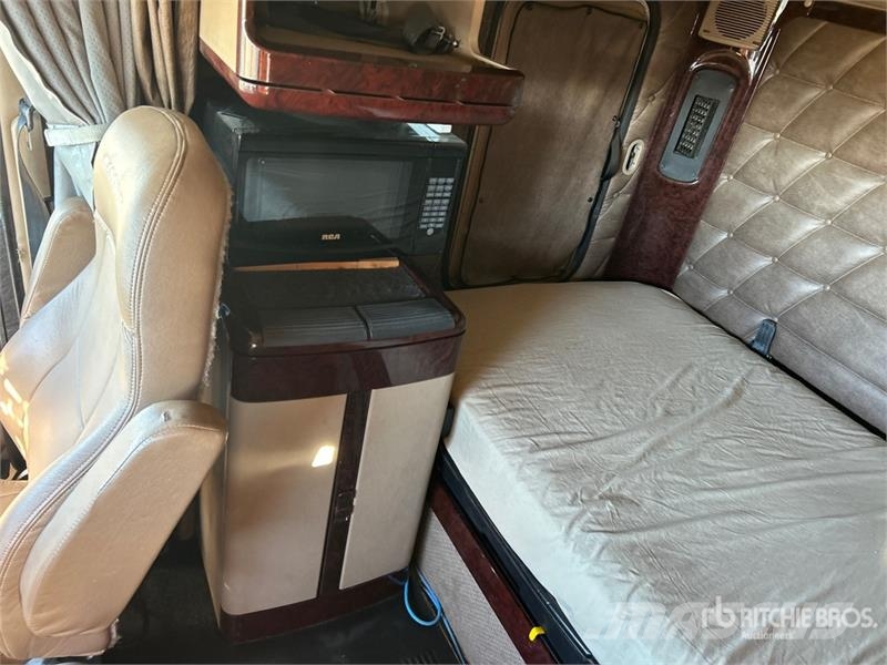 Freightliner Coronado 6x4 T/A Sleeper Truck Tractor Sadulveokid