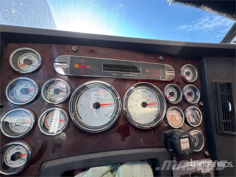 Freightliner Coronado 6x4 T/A Sleeper Truck Tractor Truck Tractor Units