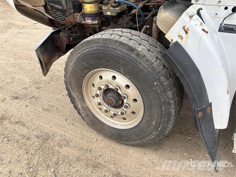 Freightliner Coronado SD 6x4 Sleeper Tanker Truck (Inoperable) Tankwagen