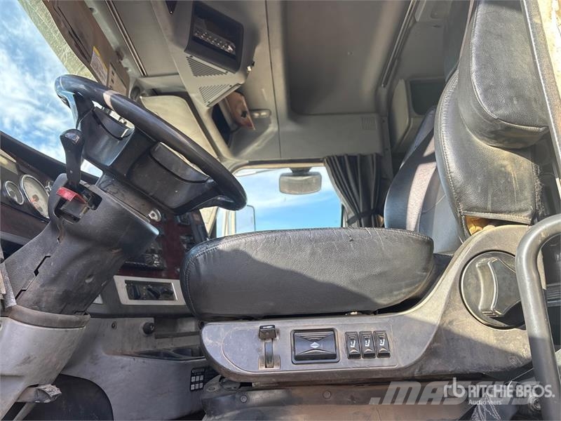 Freightliner Coronado 122SD Trekkers