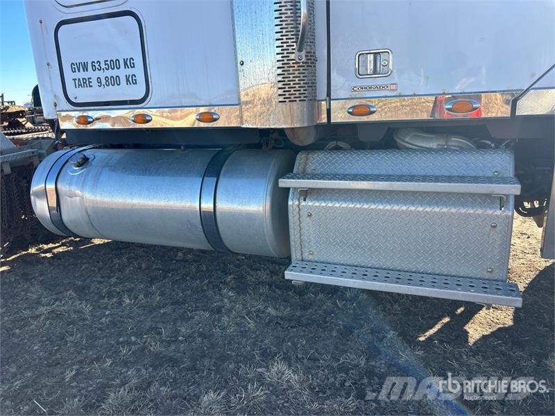 Freightliner Coronado 6x4 T/A Sleeper Truck Tractor Sadulveokid