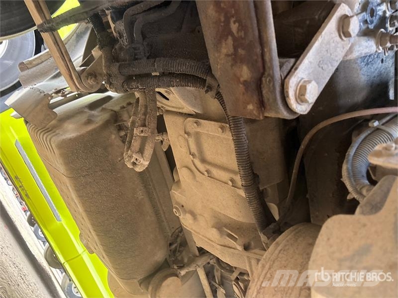 Freightliner Coronado 122 6x4 T/A Sleeper Truck Tractor وحدات الجر