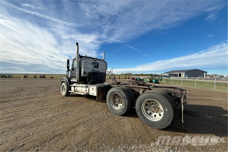 Freightliner Coronado SD 6x4 Heavy Haul T/A Day Cab Truck Tract Trekkers