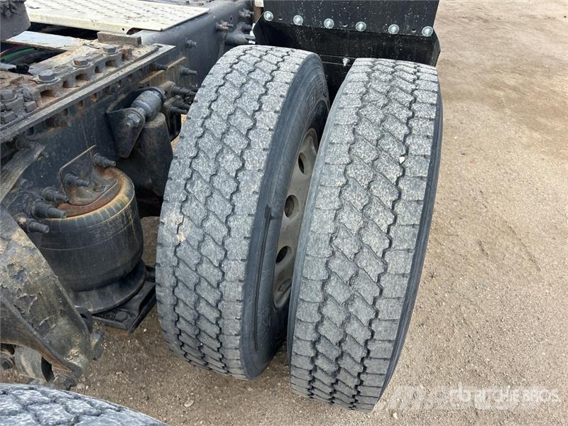 Freightliner Coronado 122SD Trekkers