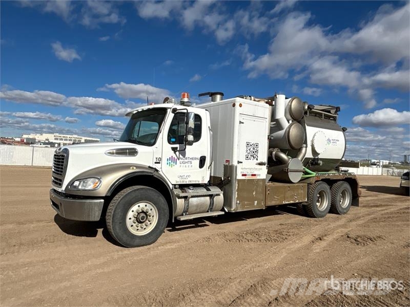 Freightliner F2 on Freightliner M2 6x4 Vacuum Excavator Truck 콤비/진공 트럭