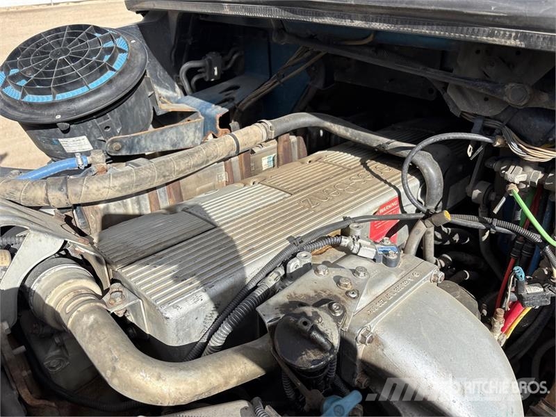 Freightliner F2 on Freightliner M2 6x4 Vacuum Excavator Truck 콤비/진공 트럭