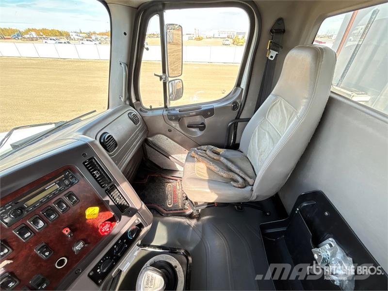 Freightliner F2 on Freightliner M2 6x4 Vacuum Excavator Truck Paine-/imuautot