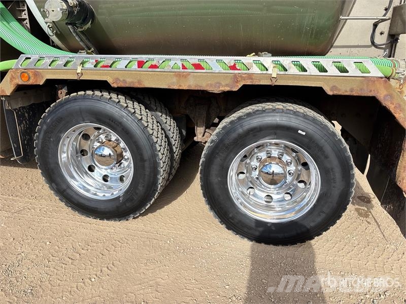 Freightliner F2 on Freightliner M2 6x4 Vacuum Excavator Truck Paine-/imuautot