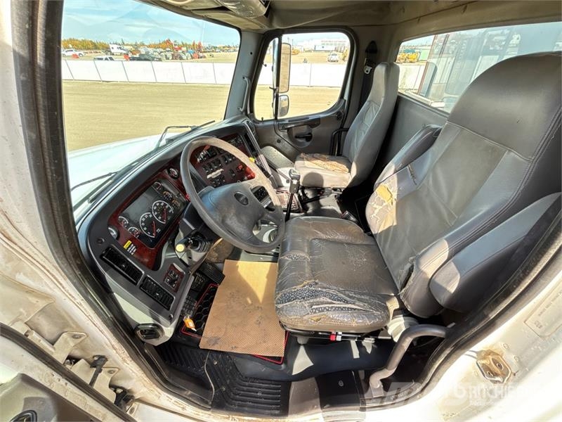 Freightliner F2 on Freightliner M2 6x4 Vacuum Excavator Truck Paine-/imuautot