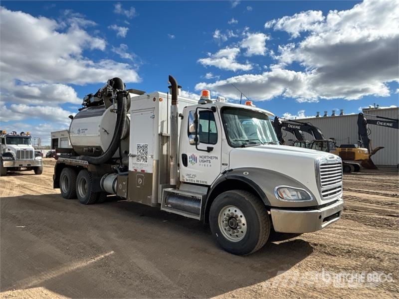 Freightliner F2 on Freightliner M2 6x4 Vacuum Excavator Truck 콤비/진공 트럭