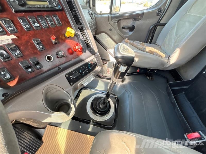 Freightliner F2 on Freightliner M2 6x4 Vacuum Excavator Truck Paine-/imuautot