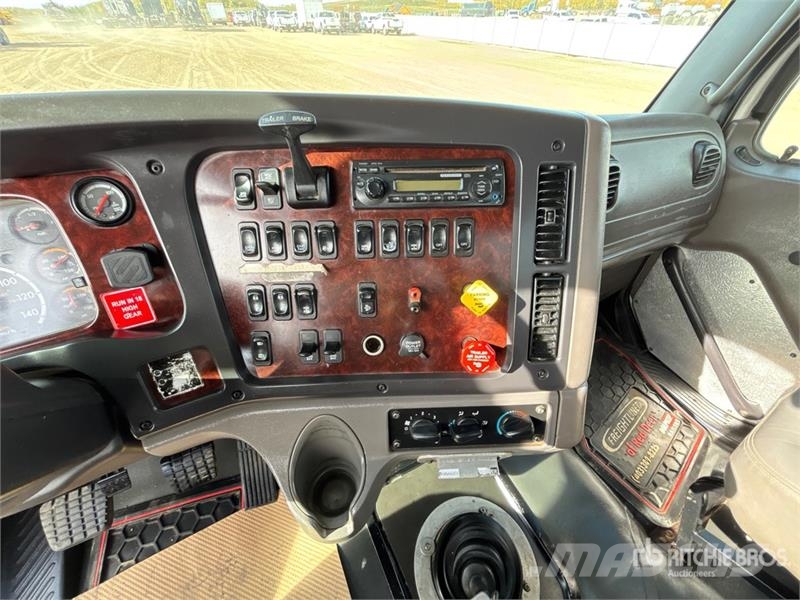Freightliner F2 on Freightliner M2 6x4 Vacuum Excavator Truck Paine-/imuautot
